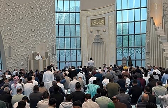 Kurban Bayramı Coşkusu Sınırları Aşarak Ümmeti Birleştirdi: 3 Kıtada Bayram Namazı Safı!