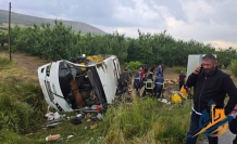 GELENDOST’TA FECİ KAZA: Tur Otobüsü Devrildi, Ölü ve Yaralılar Var!