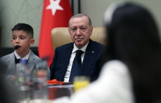 Milletin Evinde 23 Nisan Gururu: Cumhurbaşkanı Erdoğan Küçük Misafirlerini Ağırladı!