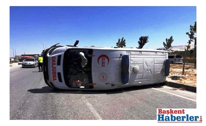 Ambulans ile Otomobil Çarpıştı: 5 Yaralı
